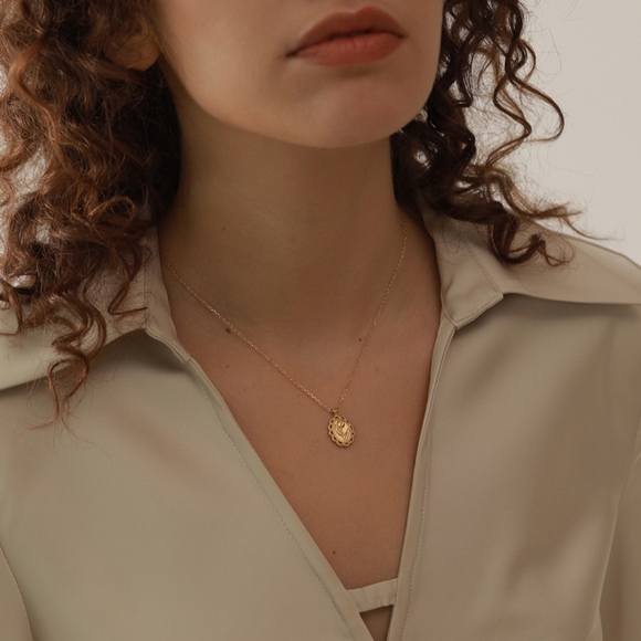 Pretty Flower Pendant Necklace - Picture 5 of 6